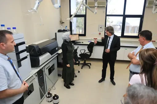 BUÜ’nün laboratuvarları tam kapasite ile sektörün hizmetinde